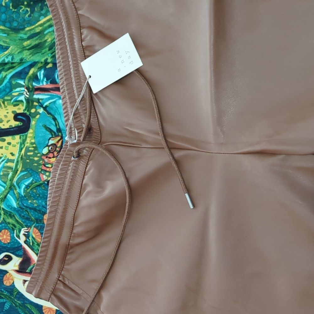 Woman's Brown Faux Leather pants. XL